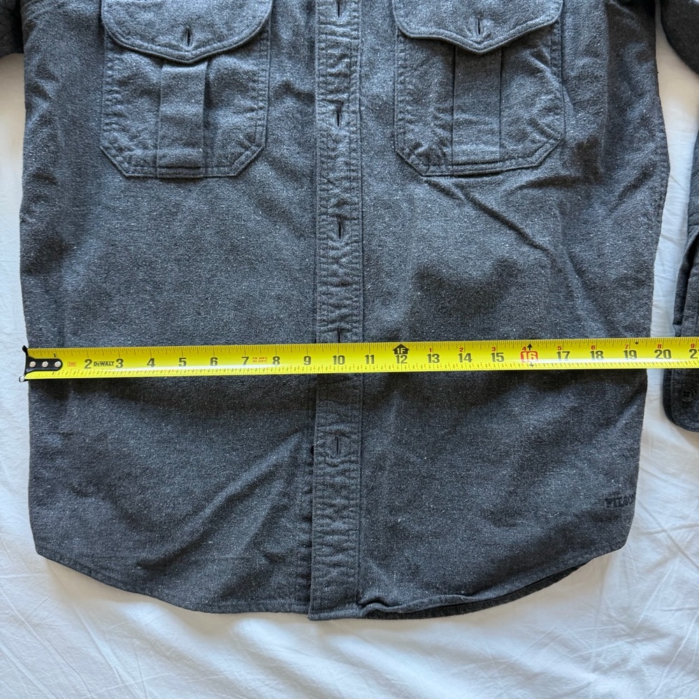 Filson Men’s ALASKAN‎ GUIDE SHIRT in Size S in Dark Heather Grey. 100% cotton. - Picture 10 of 10